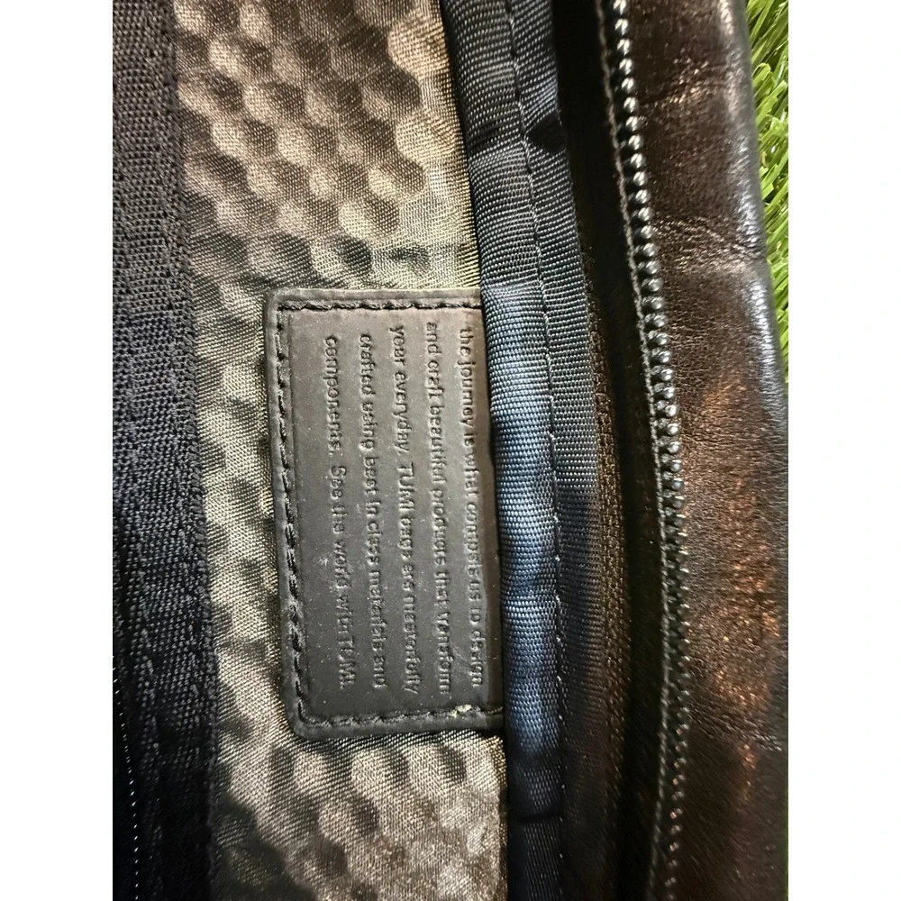 Tumi Black Leather Messenger Bag Crossbody Adjustable Strap‎